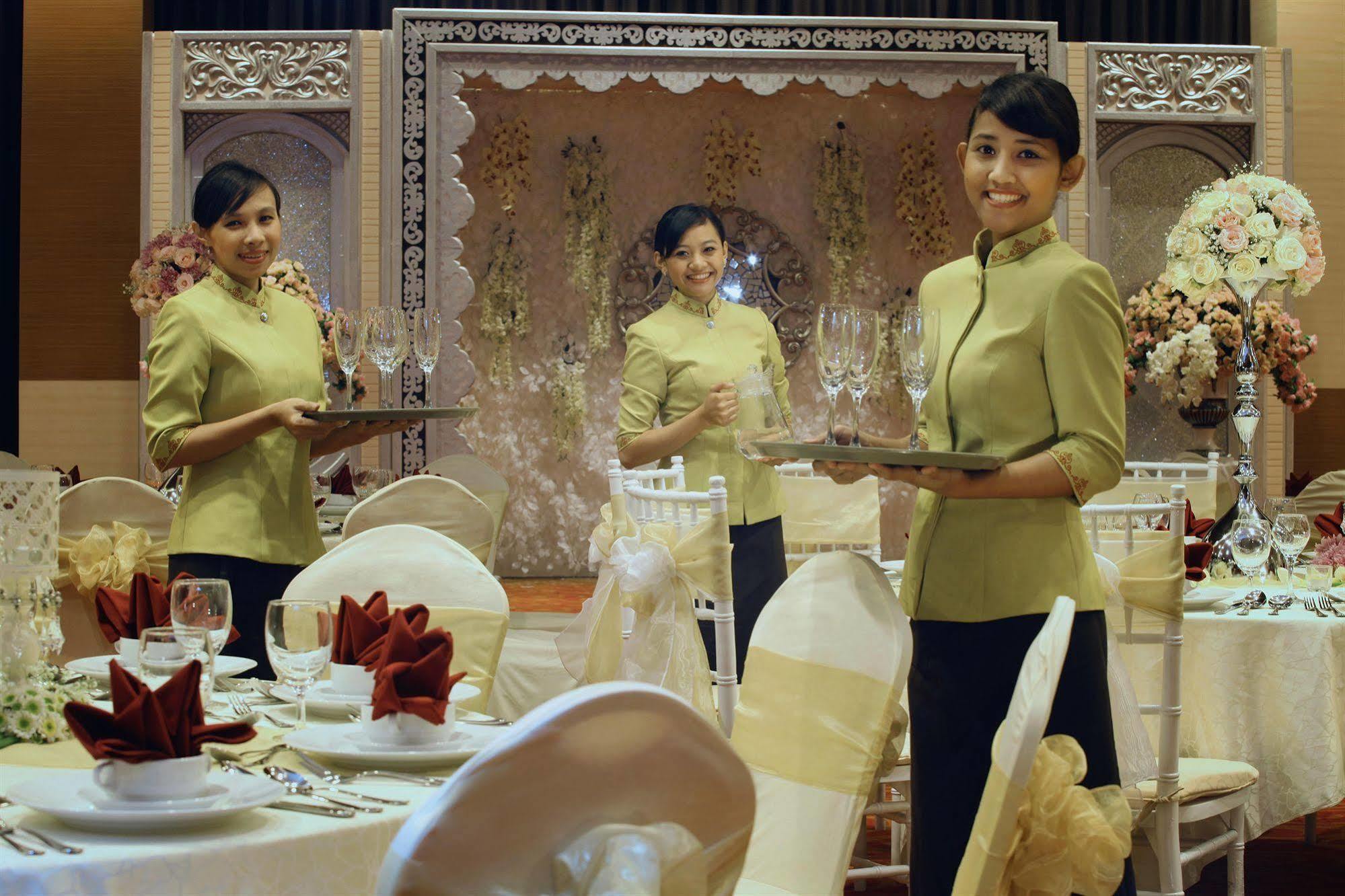 Atria Hotel Malang Luaran gambar